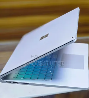 New Laptop Microsoft Surface Book 2 8GB Intel Core I5 SSD 256GB