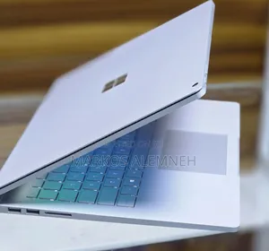 Photo - New Laptop Microsoft Surface Book 2 8GB Intel Core I5 SSD 256GB