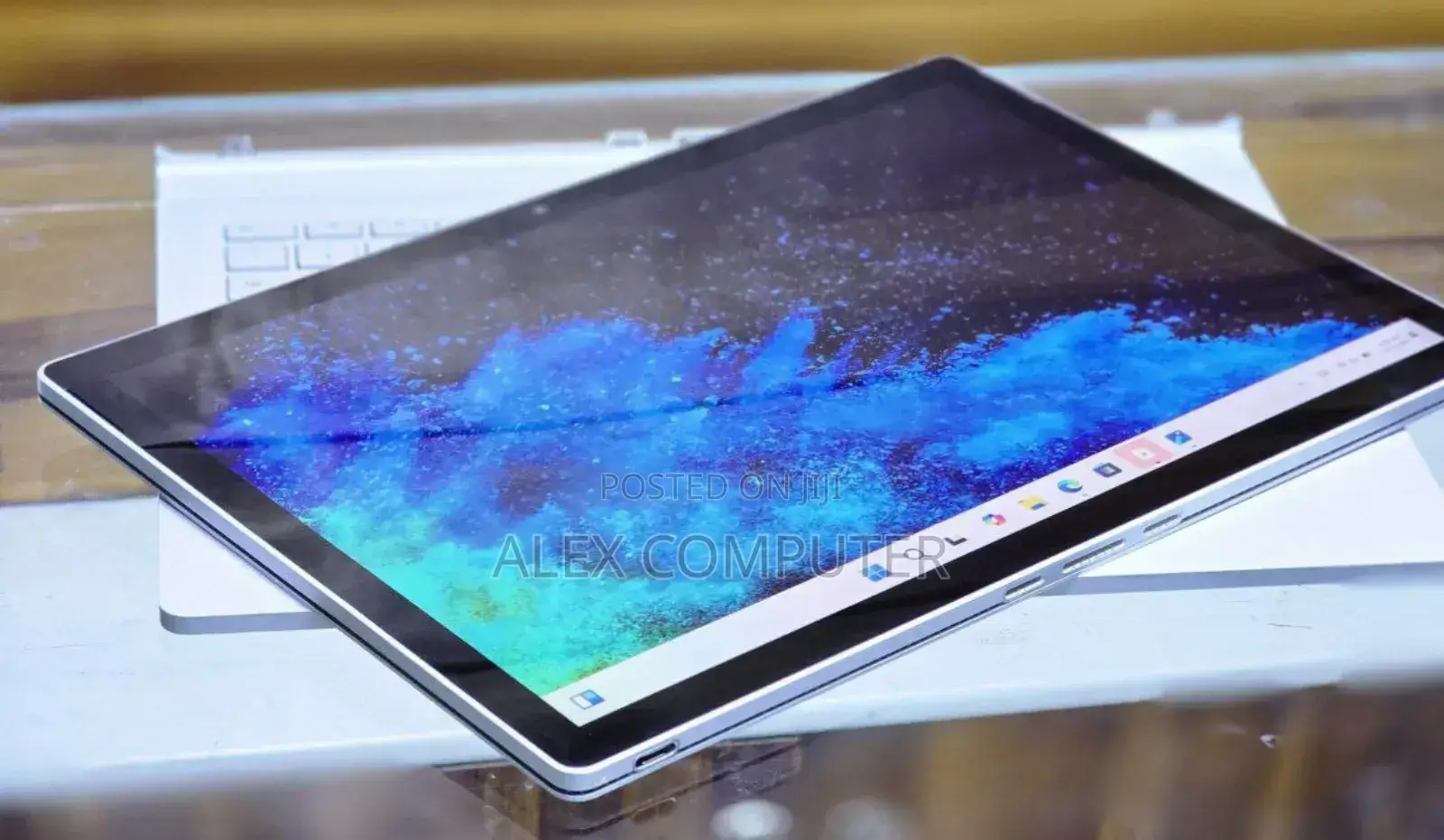 New Laptop Microsoft Surface Book 2 8GB Intel Core I5 SSD 256GB