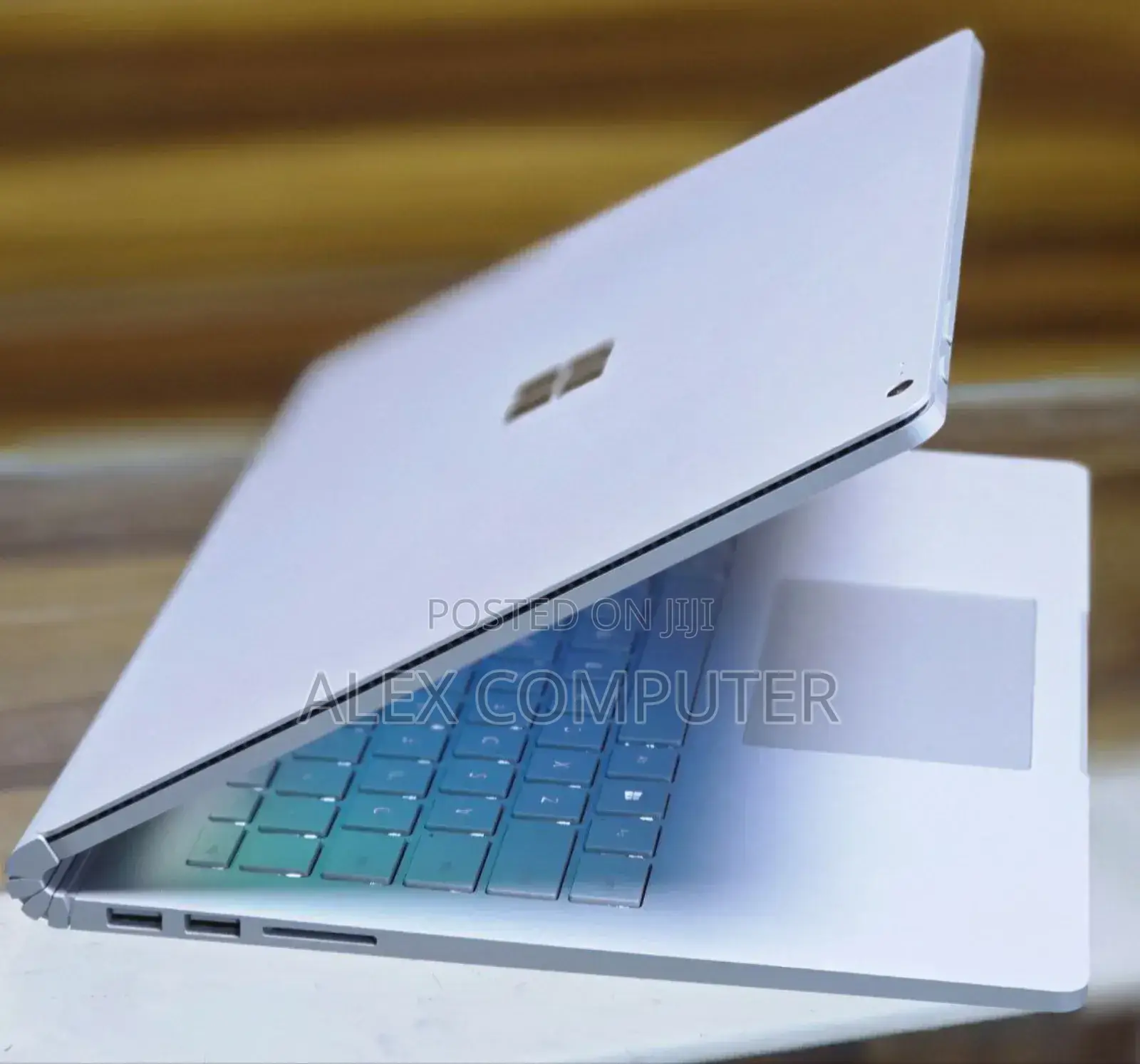 New Laptop Microsoft Surface Book 2 8GB Intel Core I5 SSD 256GB