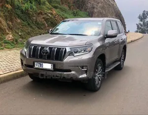 Photo - Toyota Land Cruiser Prado 2.8 2019 Gold