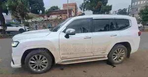 Photo - New Toyota Land Cruiser 2022 White