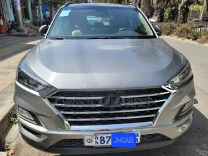 Photo - Hyundai Tucson Limited AWD 2020 Gold