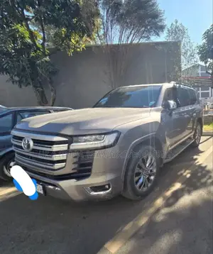 New Toyota Land Cruiser 2023 Gold