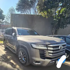 Photo - New Toyota Land Cruiser 2023 Gold