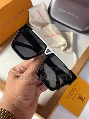Photo - Louis Vuitton Unisex Model Sunglassess