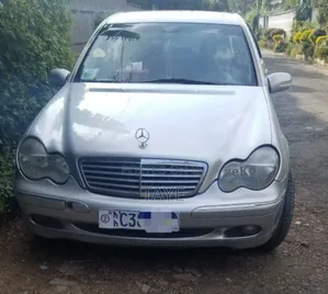 Photo - Mercedes-Benz C200 2000 Silver