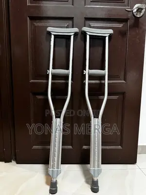 Photo - Aluminum Crutches新elbow冷walkers, Crutches and Walking Sticks