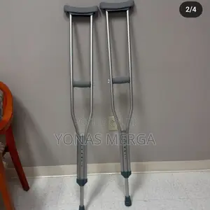 Photo - Crutches Underarm Aluminium – Youth (4’6-5’2 Med) Max.150kg