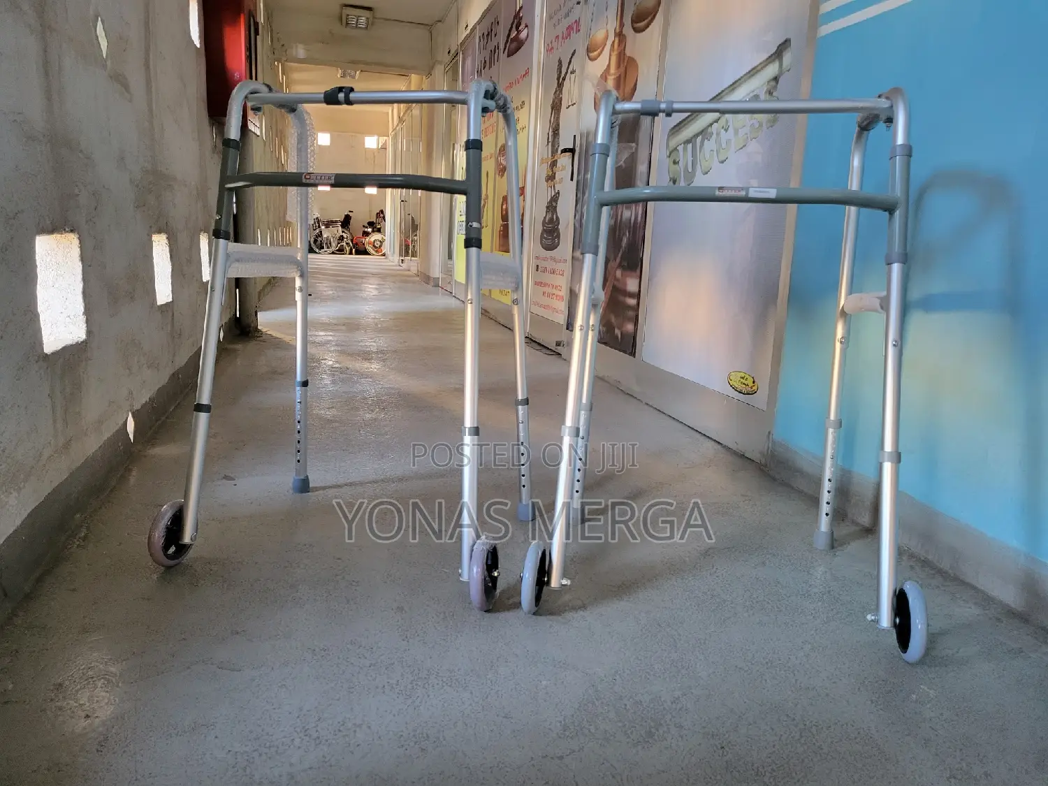 Walker:Silver Oxidtion施walking Stick囪walker三caremax Aluminum