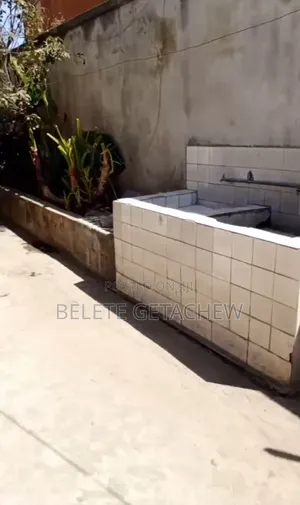 3bdrm Villa in Saris, Old Villa, Nifas Silk-Lafto for sale