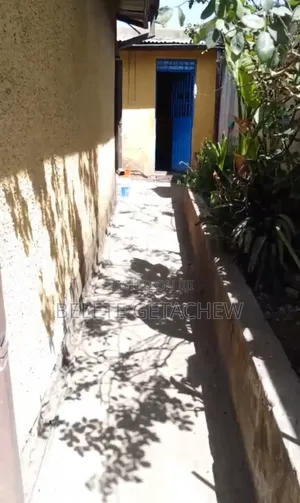 3bdrm Villa in Saris, Old Villa, Nifas Silk-Lafto for sale