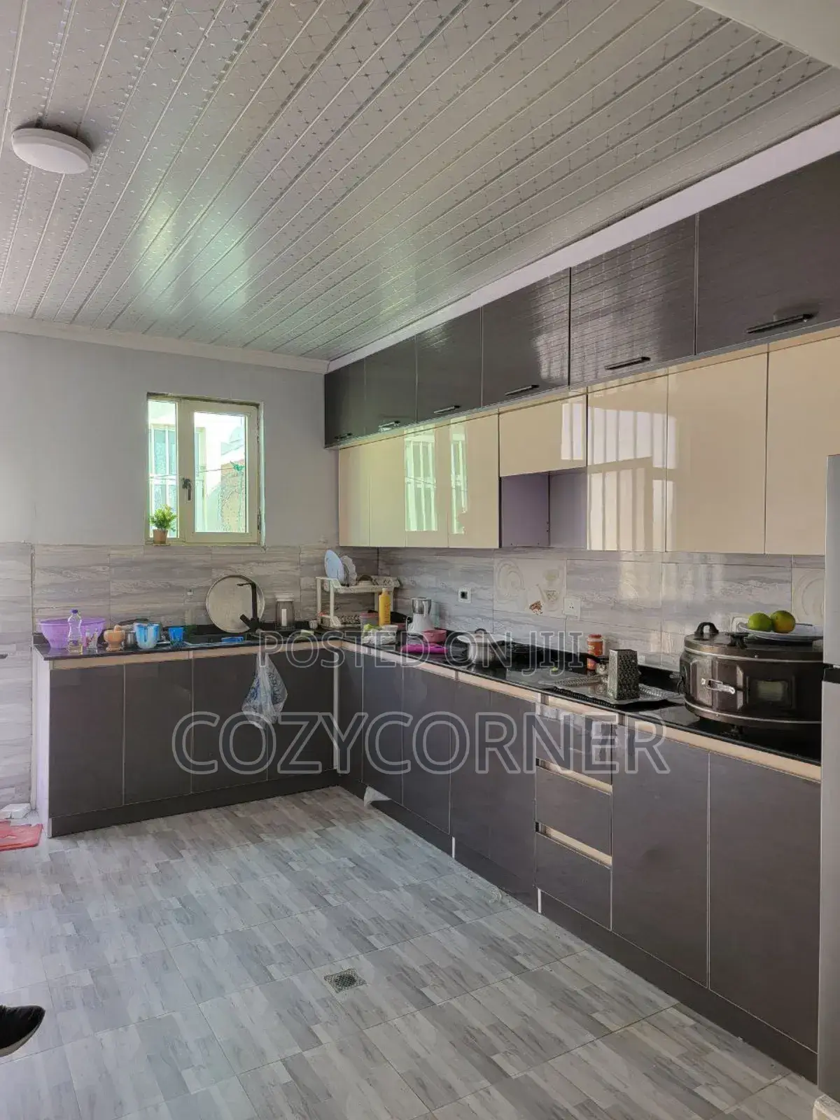 Glossy Kitchen Island Priced Per Square Meter. ኪችን በካሬ