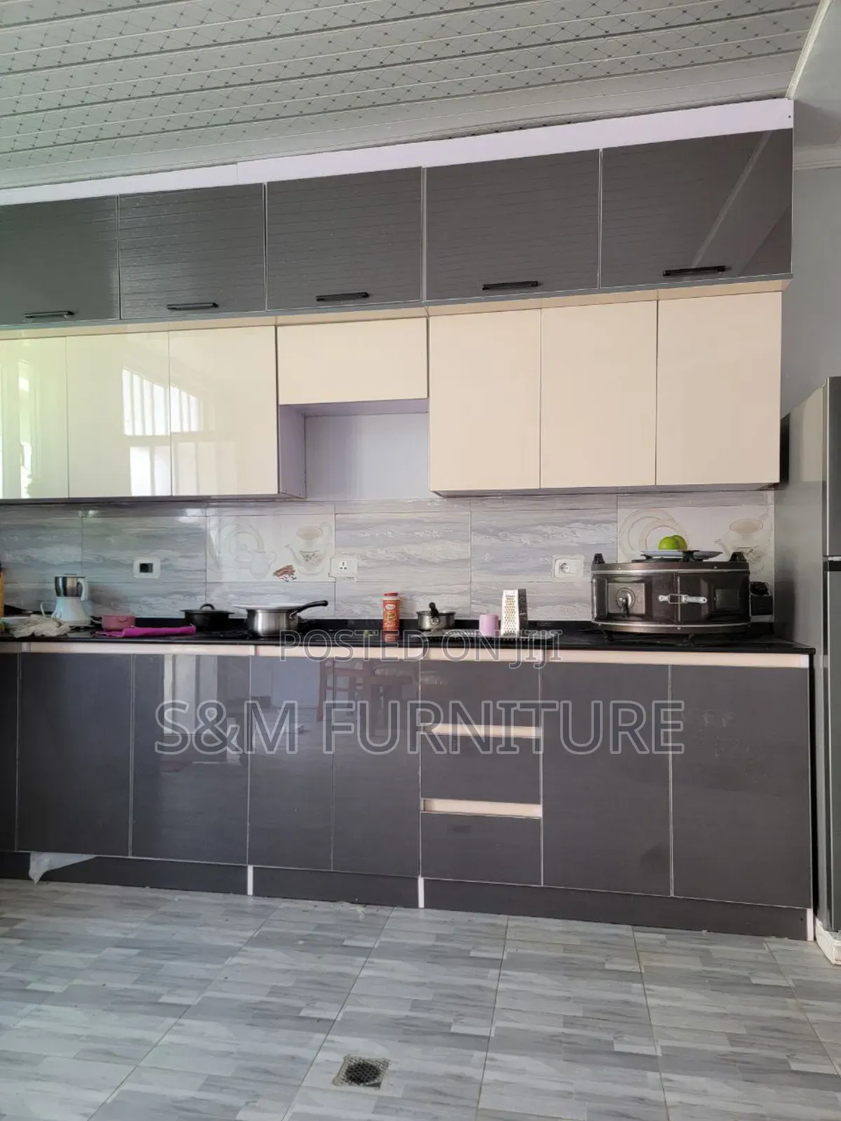 Glossy Kitchen Island Priced Per Square Meter