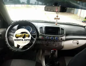 Mitsubishi L200 2007 Silver