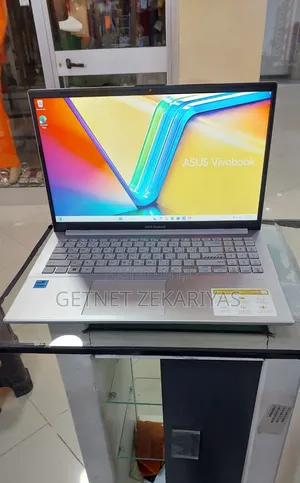 New Laptop Asus VivoBook 15 X505BA 8GB Intel Core I3 SSD 256GB