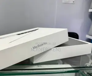 New Laptop Apple MacBook Pro 2019 8GB Intel Core i5 SSD 256GB