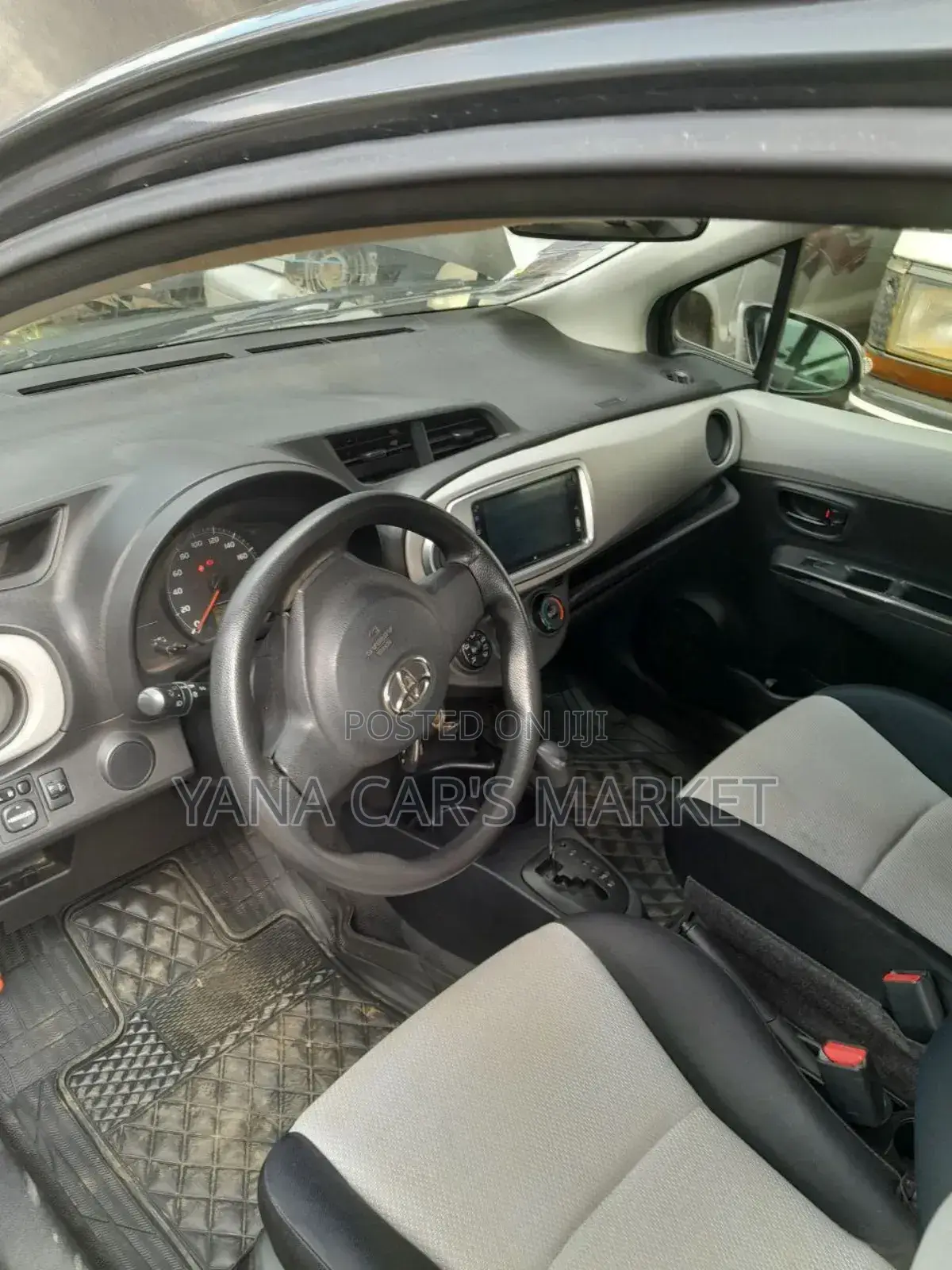 Toyota Yaris 2011 Black