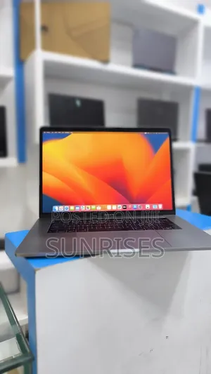 Photo - New Laptop Apple MacBook Pro 2017 16GB Intel Core I7 SSD 512GB