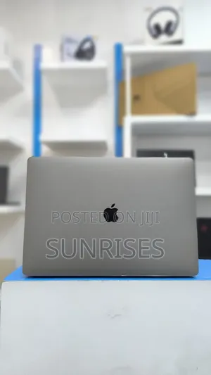 New Laptop Apple MacBook Pro 2017 16GB Intel Core I7 SSD 512GB