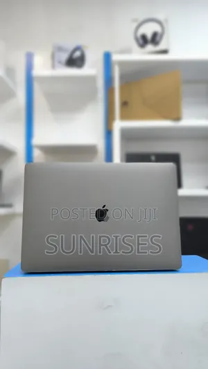 New Laptop Apple MacBook Pro 2017 16GB Intel Core I7 SSD 512GB