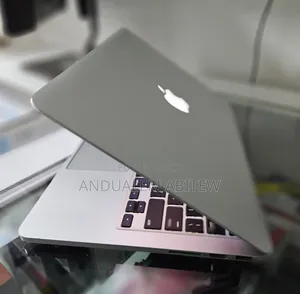 New Laptop Apple MacBook 2015 8GB Intel Core I5 SSD 500GB