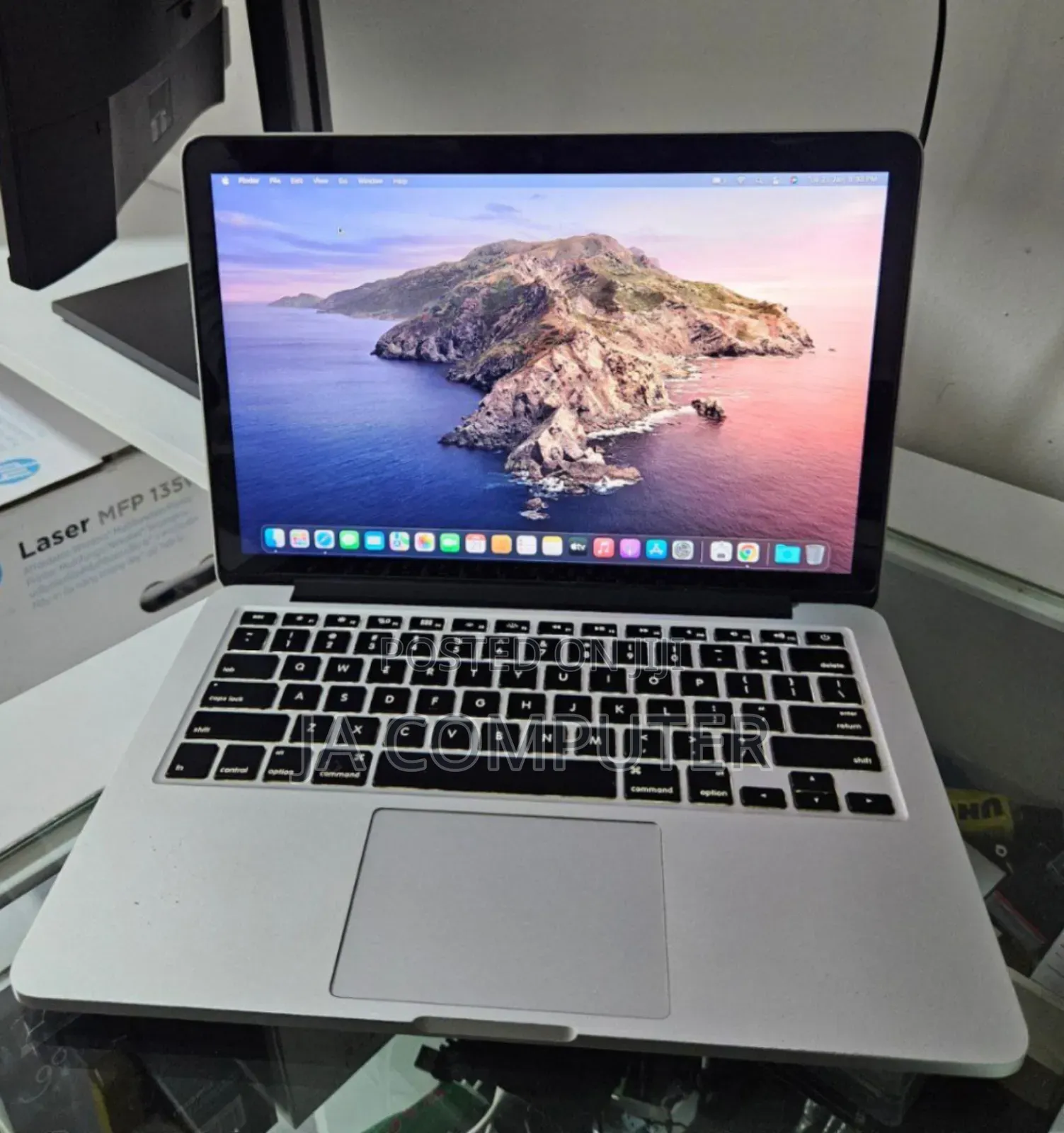 New Laptop Apple MacBook Pro 2015 8GB Intel Core I5 SSD 256GB