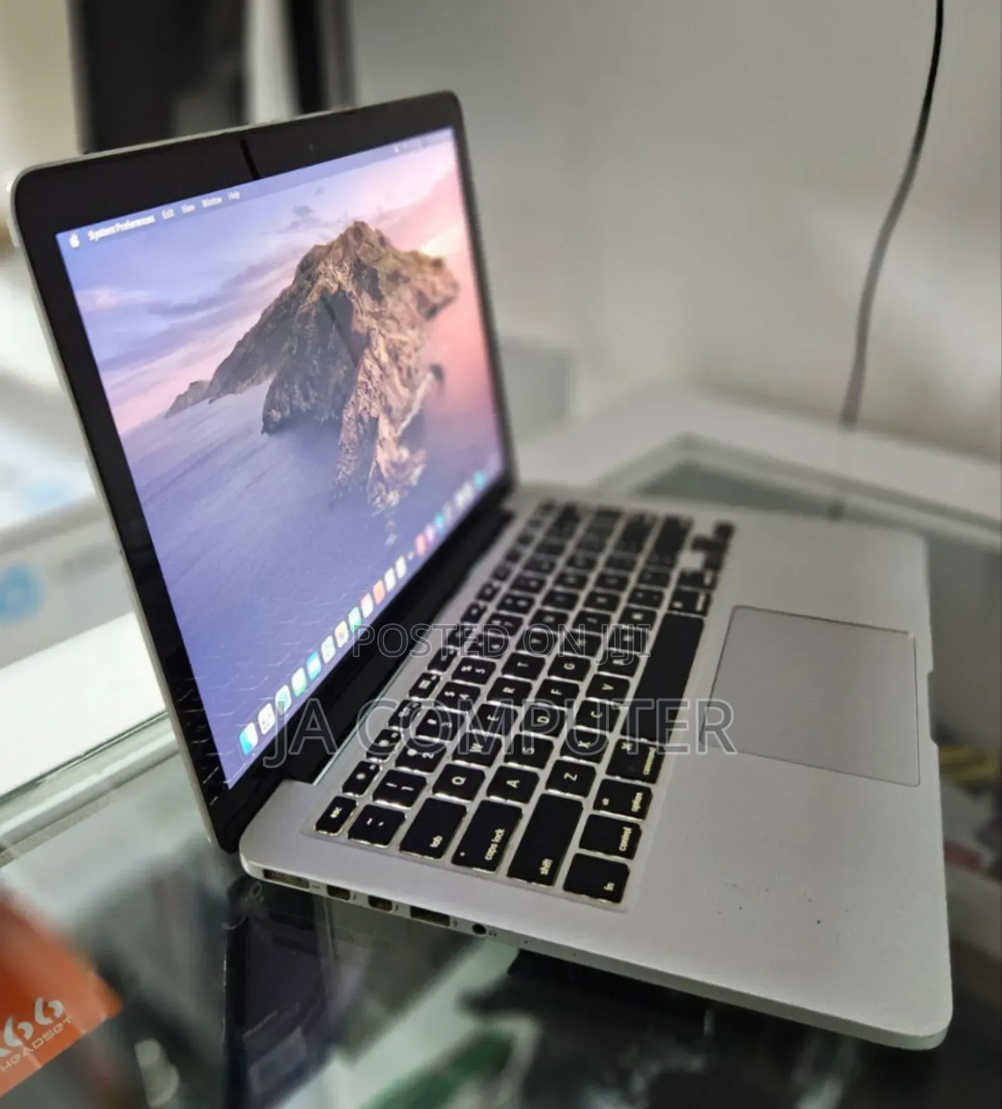 New Laptop Apple MacBook Pro 2015 8GB Intel Core I5 SSD 256GB