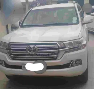 Photo - Toyota Land Cruiser 2019 White