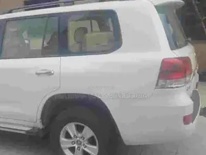 Toyota Land Cruiser 2019 White