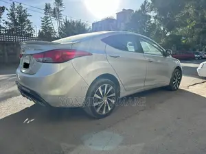 Hyundai Elantra 2012 Silver