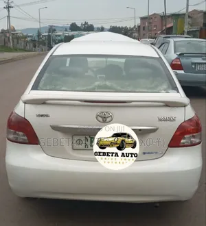 Toyota Yaris 2010 White