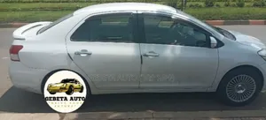 Toyota Yaris 2010 White