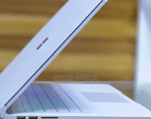 Photo - New Laptop Microsoft Surface Book 2 8GB Intel Core i5 SSD 256GB