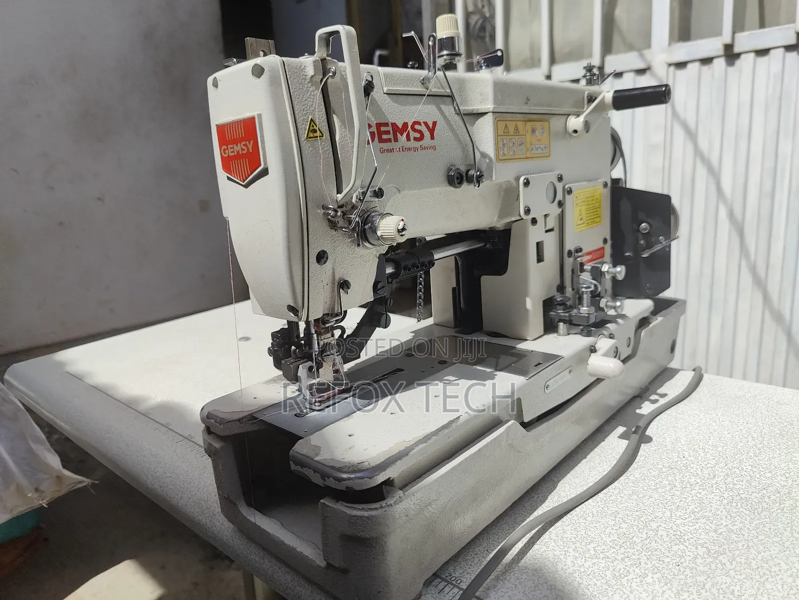 GEMSY 781 Button Cutting and Sewing Machine