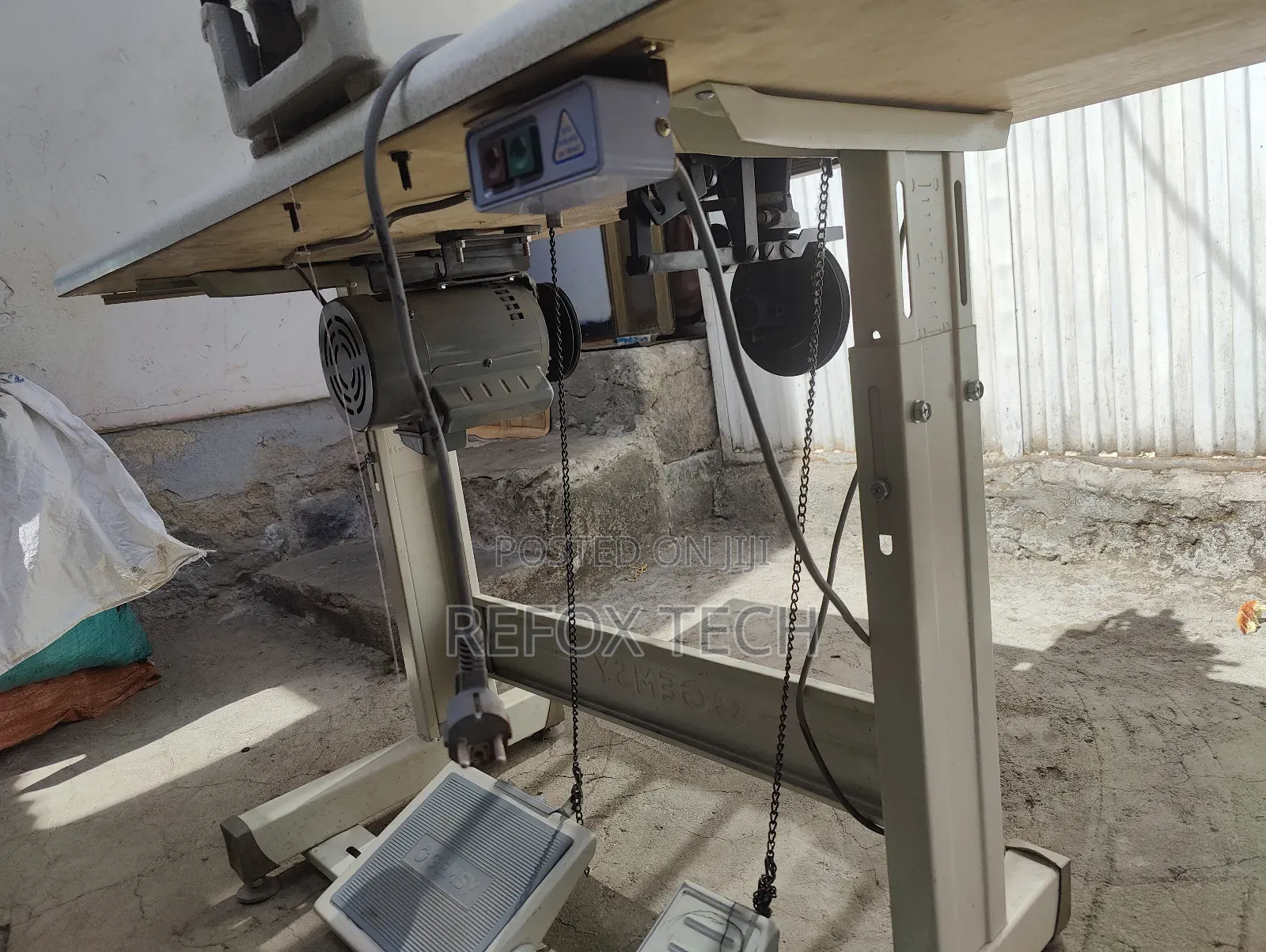 GEMSY 781 Button Cutting and Sewing Machine