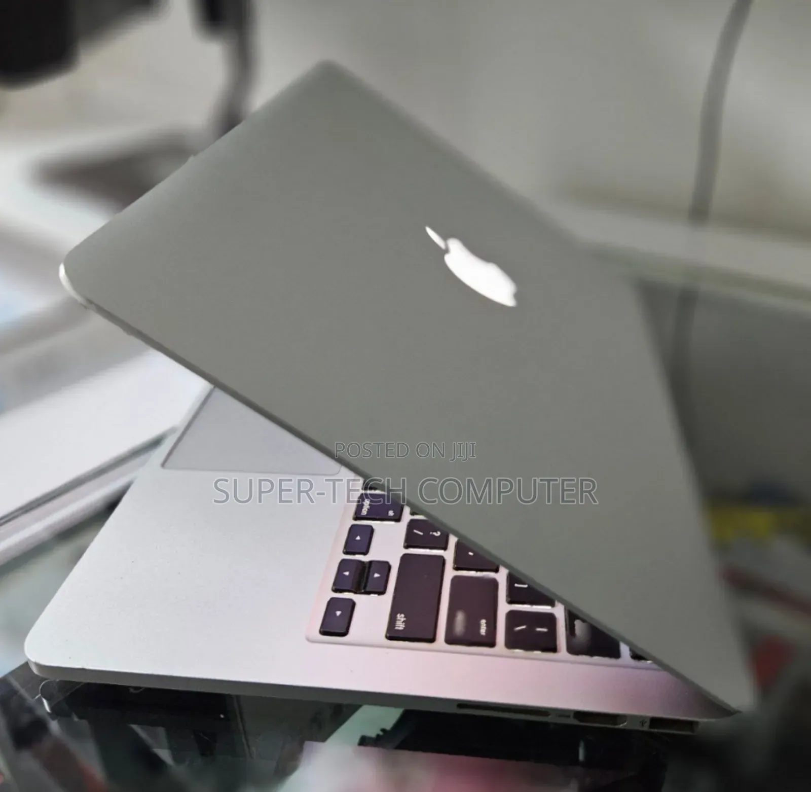 New Laptop Apple MacBook Pro 2015 8GB Intel Core I5 SSD 512GB