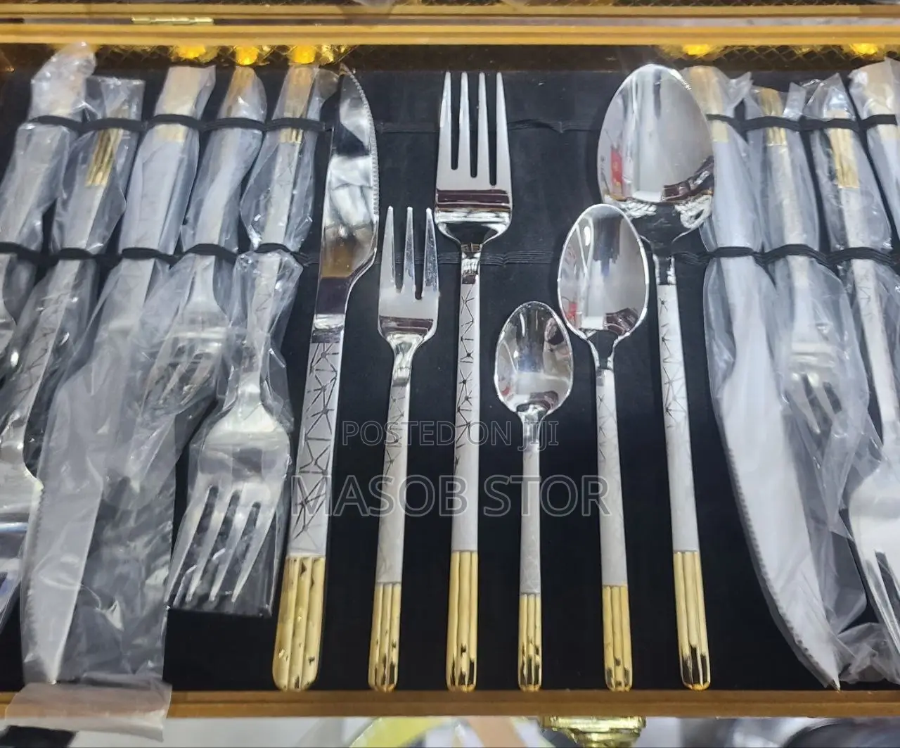 36pcs CUTLERY SET WITH CASE Stainless Steelወርቅ ቅብ እጀታ ያላቸው።