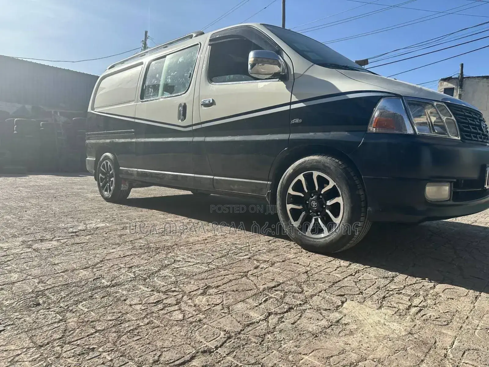 Toyota HiAce 2011 White