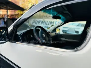 Toyota HiAce 2011 White