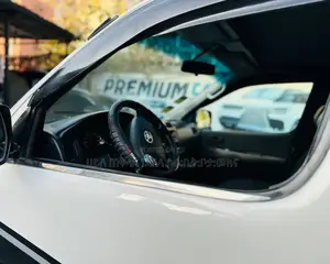 Toyota HiAce 2011 White