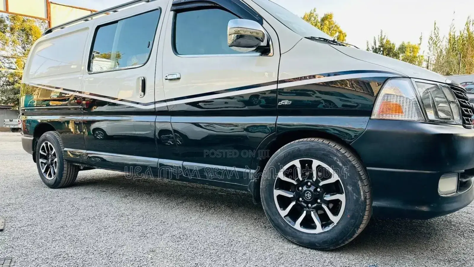 Toyota HiAce 2011 White