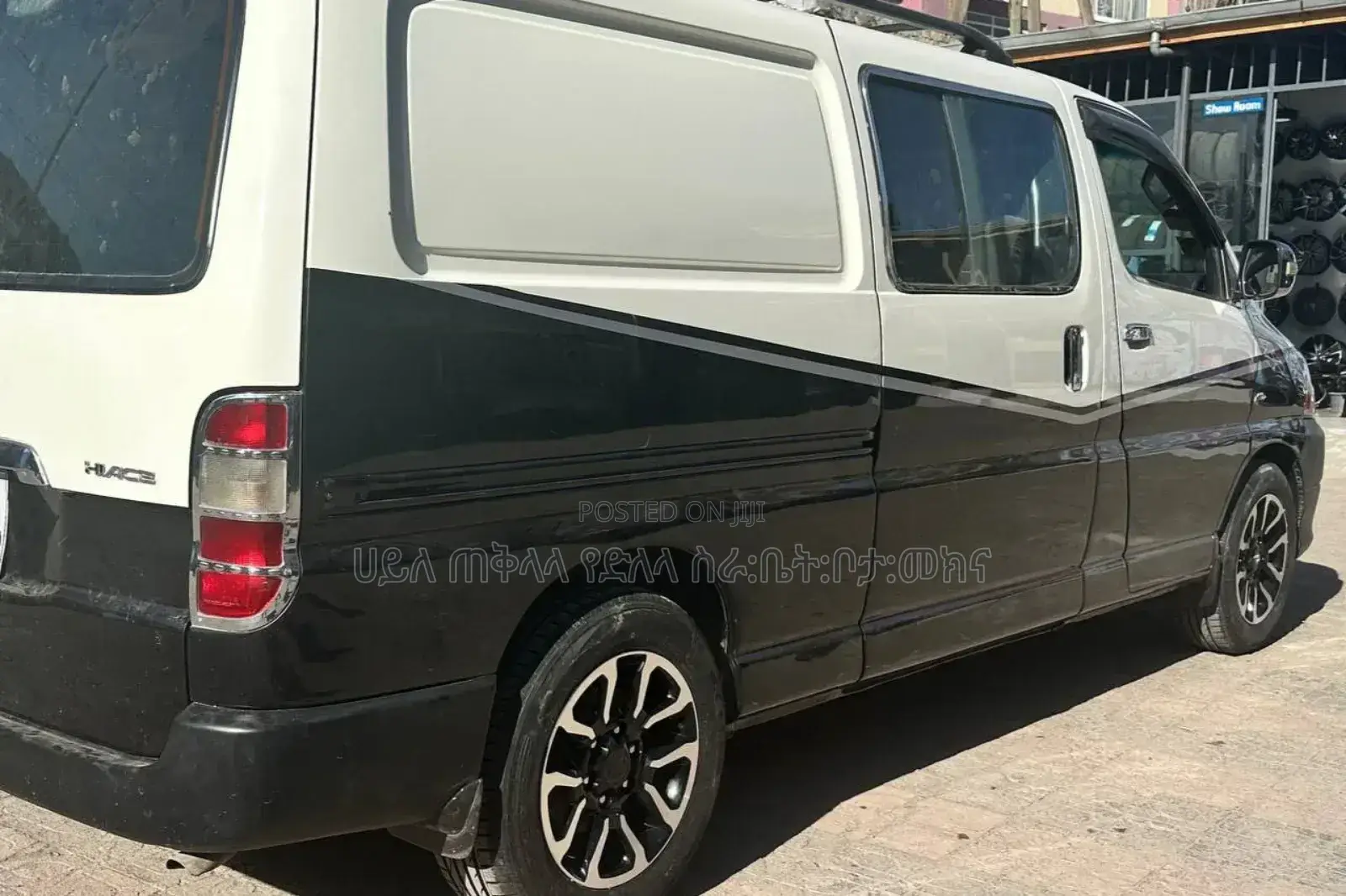 Toyota HiAce 2011 White