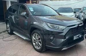 Photo - Toyota RAV4 2019 Gray