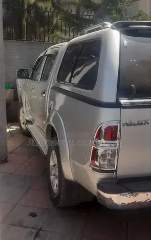 Toyota Hilux 2010 Silver