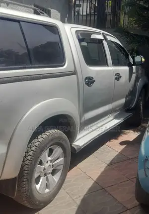 Toyota Hilux 2010 Silver