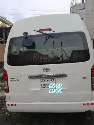 Toyota HiAce 2017 White