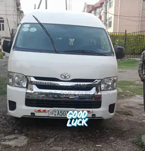 Photo - Toyota HiAce 2017 White