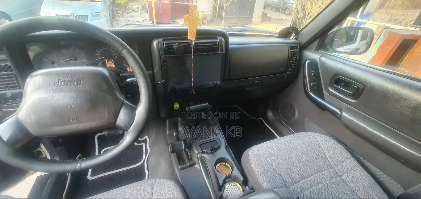 Jeep Cherokee 2001 White