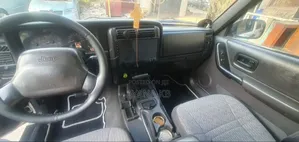 Jeep Cherokee 2001 White